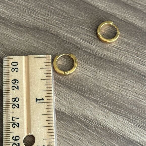 Gold Hoop Earrings Q544 - Picture 2 of 5